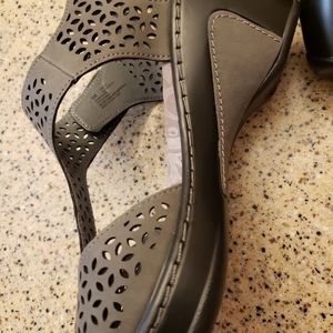 JBU sandals in gray size 9